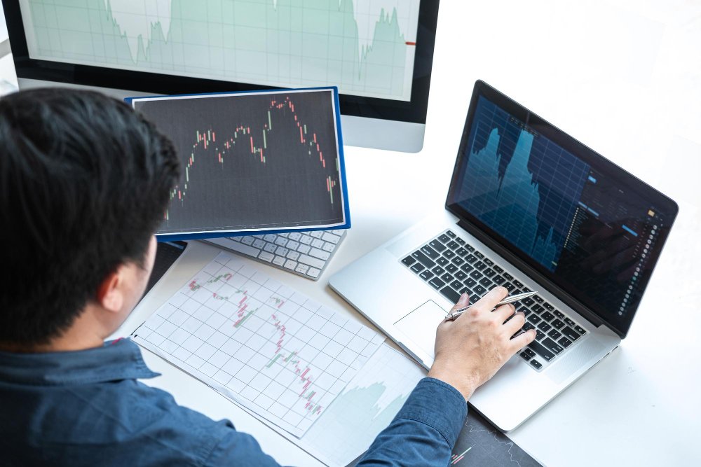 Pentingnya Regulasi dalam Melindungi Investor di Industri Keuangan Pentingnya Regulasi dalam Melindungi Investor di Industri Keuangan