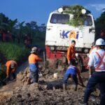 Seluruh Penumpang dan Crew KA Ciremai Dipastikan Selamat Pasca Longsoran di Petak Maswati – Sasaksaat, KAI Daop 2 Bandung Sampaikan Permohonan Maaf ke Seluruh Pelanggan Terdampak Seluruh Penumpang dan Crew KA Ciremai Dipastikan Selamat Pasca Longsoran di Petak Maswati – Sasaksaat, KAI Daop 2 Bandung Sampaikan Permohonan Maaf ke Seluruh Pelanggan Terdampak