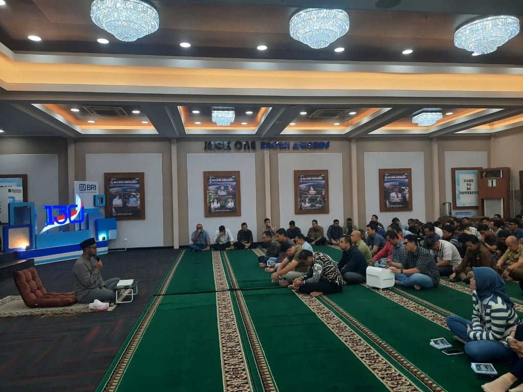Pengajian Rutin di Jackone Hall, Pekerja BRI Region 6 Perdalam Pemahaman Ibadah Pengajian Rutin di Jackone Hall, Pekerja BRI Region 6 Perdalam Pemahaman Ibadah
