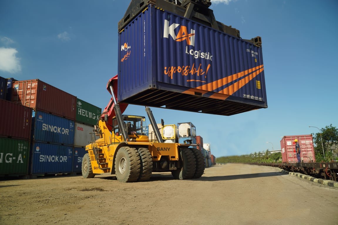 KAI Logistik Kelola 3,6 Juta Ton Barang di TW 1 dengan Peningkatan 24% pada Angkutan Peti Kemas KAI Logistik Kelola 3,6 Juta Ton Barang di TW 1 dengan Peningkatan 24% pada Angkutan Peti Kemas