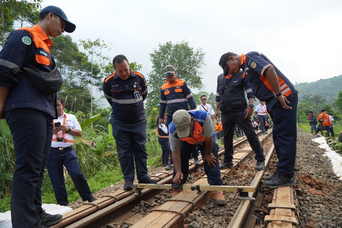 Update Penanganan Gogosan di Petak Jalan Cibeber–Lampegan, Sejumlah Perjalanan KA Siliwangi Dibatalkan Demi Keselamatan Update Penanganan Gogosan di Petak Jalan Cibeber–Lampegan, Sejumlah Perjalanan KA Siliwangi Dibatalkan Demi Keselamatan