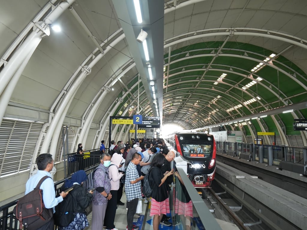 Pengguna LRT Jabodebek Capai 2,5 Juta pada Maret 2026 Pengguna LRT Jabodebek Capai 2,5 Juta pada Maret 2026