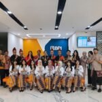Peringati Hari Kartini, Pekerja BRI Branch Office Kelapa Gading Kenakan Busana Nasional Saat Layani Nasabah Peringati Hari Kartini, Pekerja BRI Branch Office Kelapa Gading Kenakan Busana Nasional Saat Layani Nasabah