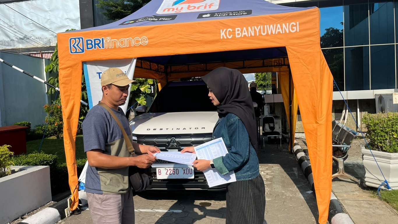 BRI Finance Optimalkan Potensi Pasar Daerah melalui Pameran Otomotif di Banyuwangi BRI Finance Optimalkan Potensi Pasar Daerah melalui Pameran Otomotif di Banyuwangi