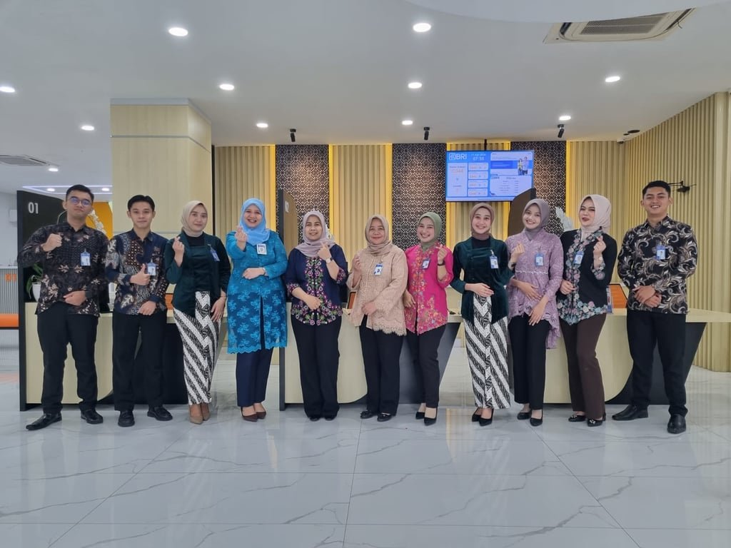 Peringati Hari Kartini, Frontliner BRI Branch Office Cut Mutiah Kenakan Pakaian Nasional Peringati Hari Kartini, Frontliner BRI Branch Office Cut Mutiah Kenakan Pakaian Nasional
