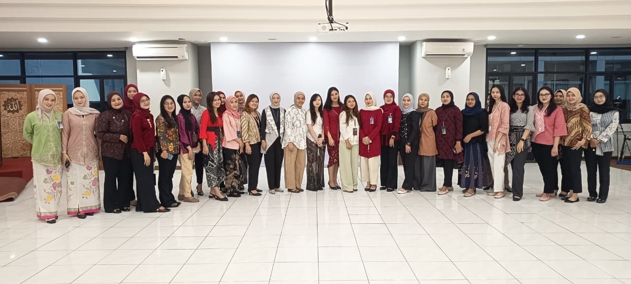 Semarak Hari Kartini, Pekerja BRI Branch Office Kramat Berlomba Tampilkan Pakaian Nasional Terbaik Semarak Hari Kartini, Pekerja BRI Branch Office Kramat Berlomba Tampilkan Pakaian Nasional Terbaik