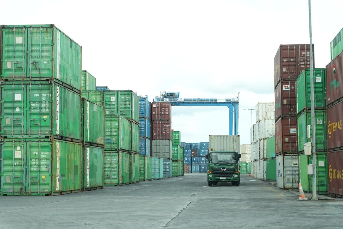 Pelindo Terminal Petikemas Tunjukkan Kinerja Positif di Tengah Gejolak Global Pelindo Terminal Petikemas Tunjukkan Kinerja Positif di Tengah Gejolak Global