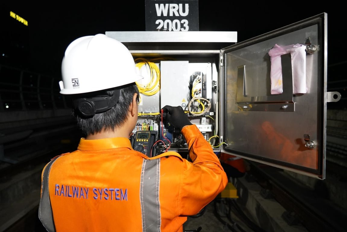KAI Terapkan Sistem Kelistrikan Berlapis untuk Menjamin Keandalan Operasional LRT Jabodebek KAI Terapkan Sistem Kelistrikan Berlapis untuk Menjamin Keandalan Operasional LRT Jabodebek