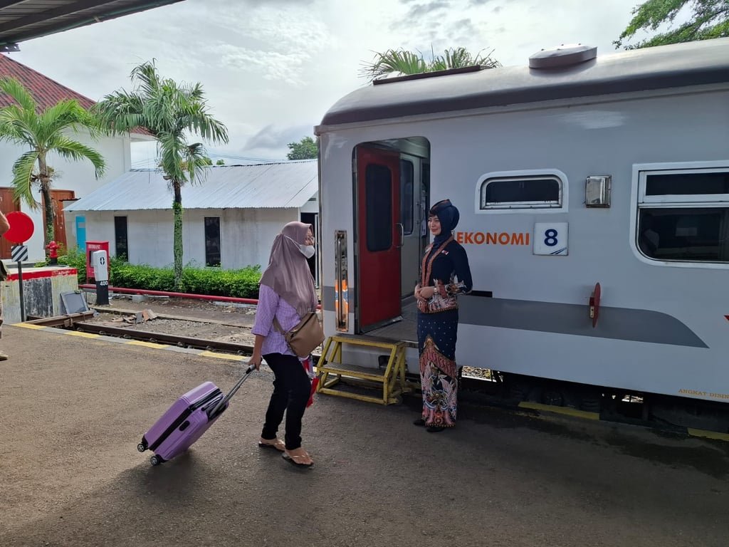 KAI Divre III Palembang Sediakan 17.980 Tempat Duduk Selama Libur Wafat Yesus Kristus KAI Divre III Palembang Sediakan 17.980 Tempat Duduk Selama Libur Wafat Yesus Kristus
