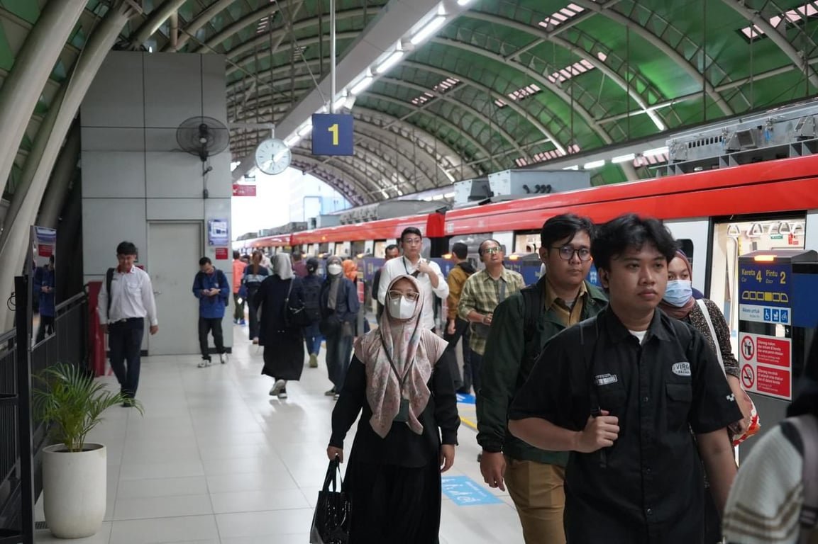 Pengguna LRT Jabodebek Tembus 127 Ribu, Jadi Alternatif Mobilitas di Tengah Penyesuaian Operasional Bekasi Pengguna LRT Jabodebek Tembus 127 Ribu, Jadi Alternatif Mobilitas di Tengah Penyesuaian Operasional Bekasi