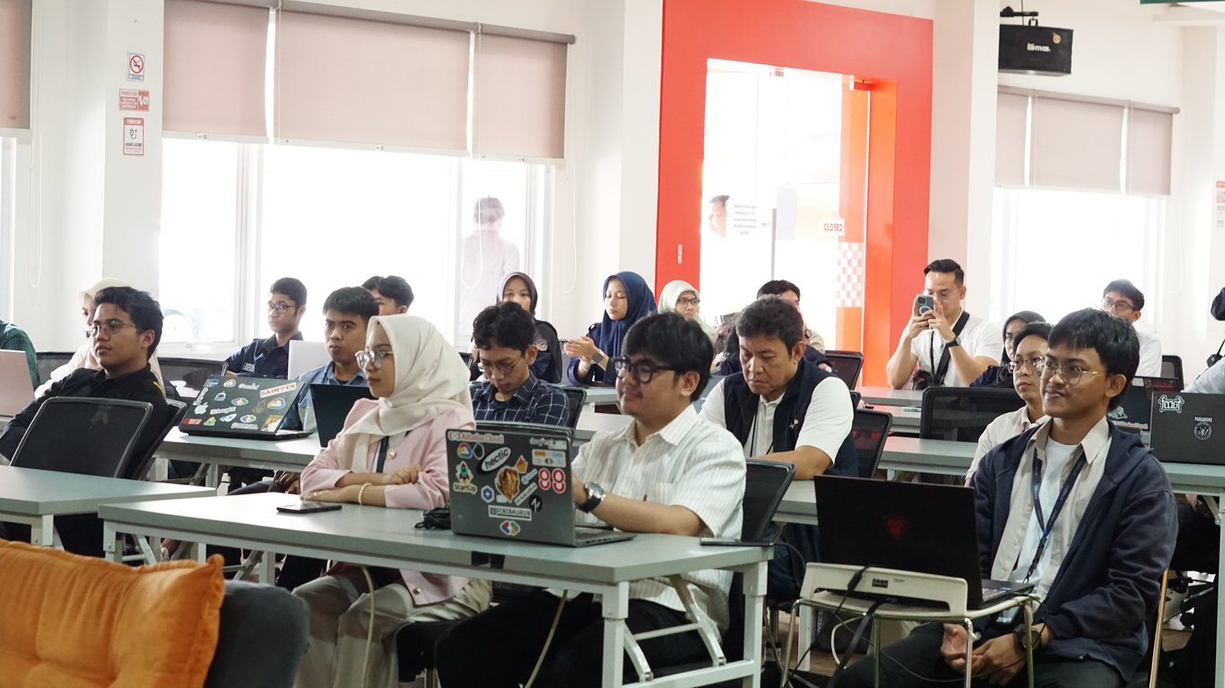 Telkom Tingkatkan Kapabilitas Developer Lewat AI Connect Offline Series di Makassar Telkom Tingkatkan Kapabilitas Developer Lewat AI Connect Offline Series di Makassar
