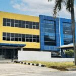 Jenis dan Kegunaan Industrial Door dan Dock Leveler dalam Industri