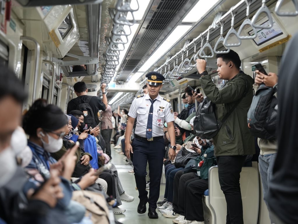 Libur Panjang Akhir Pekan, KAI Operasikan 270 Perjalanan LRT Jabodebek Per Hari, Tarif Maksimal Rp10.000 Libur Panjang Akhir Pekan, KAI Operasikan 270 Perjalanan LRT Jabodebek Per Hari, Tarif Maksimal Rp10.000