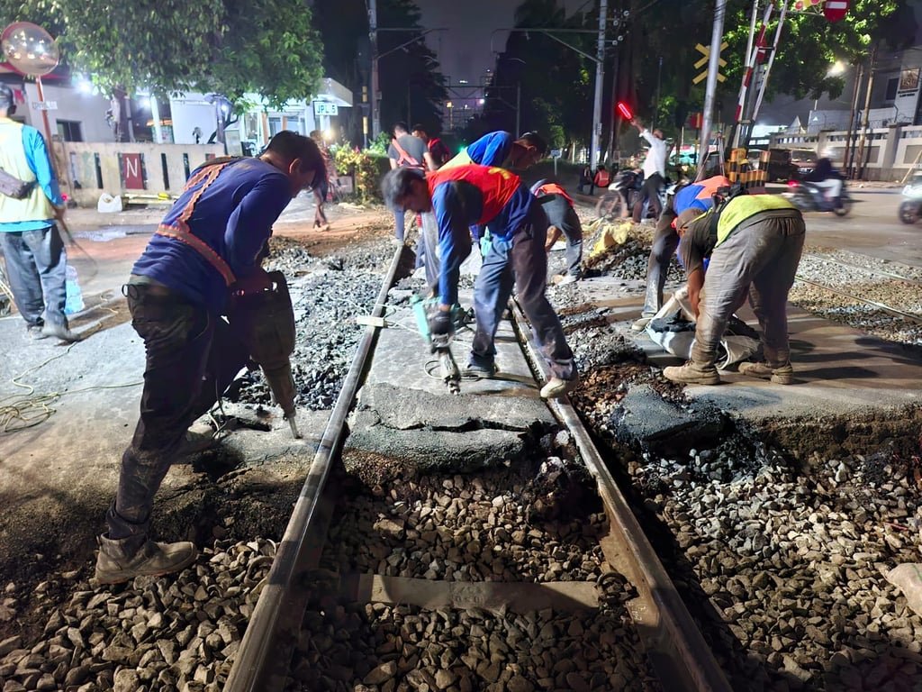 Ada Pekerjaan Perbaikan Geometri Jalan Rel, KAI Daop 1 Jakarta Imbau Pengguna Jalan Hindari JPL 14 dan Gunakan Jalur Alternatif
