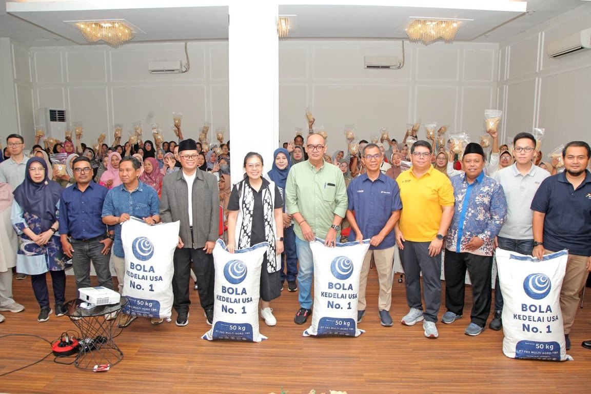 Kolaborasi FKS Group dan PT Pelindo Multi Terminal dalam Mendorong UMKM Surabaya Naik Kelas Lewat Inovasi Pangan Kedelai yang Berkelanjutan Kolaborasi FKS Group dan PT Pelindo Multi Terminal dalam Mendorong UMKM Surabaya Naik Kelas Lewat Inovasi Pangan Kedelai yang Berkelanjutan
