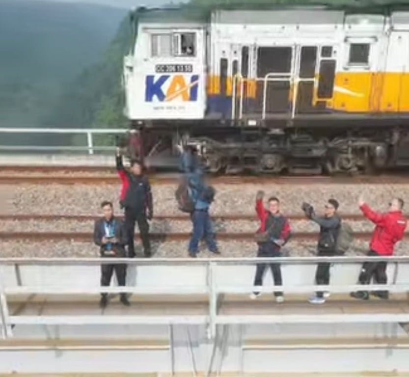 KAI Daop 2 Bandung Larang Masyarakat Masuki Area Terbatas Perekeretaapian Demi Keselamatan