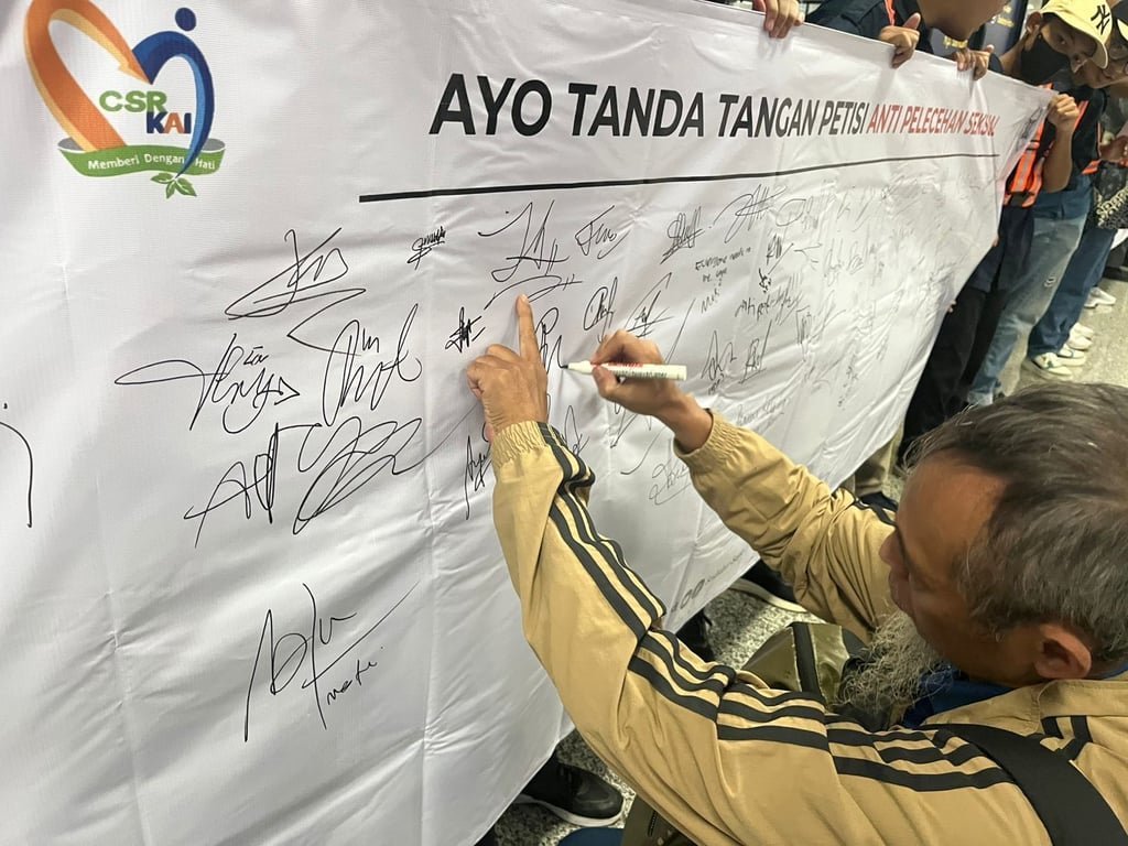 KAI Daop 1 Jakarta Gandeng Komunitas Sadululur Sepoor Gelar Kampanye Anti Pelecehan Seksual di Stasiun Manggarai