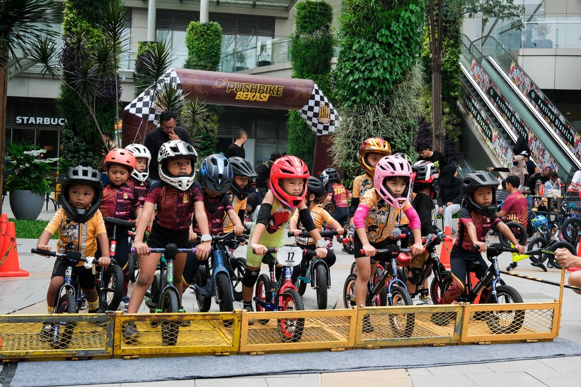 Rise and Move Kembali Ramaikan Akhir Pekan Sehat dan Seru di Grand Galaxy Park Mall Rise and Move Kembali Ramaikan Akhir Pekan Sehat dan Seru di Grand Galaxy Park Mall