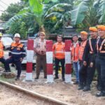 KAI Daop 1 Jakarta Bersama Pemangku Kepentingan Tutup Dua Perlintasan Liar, Perkuat Keselamatan Perjalanan Kereta Api