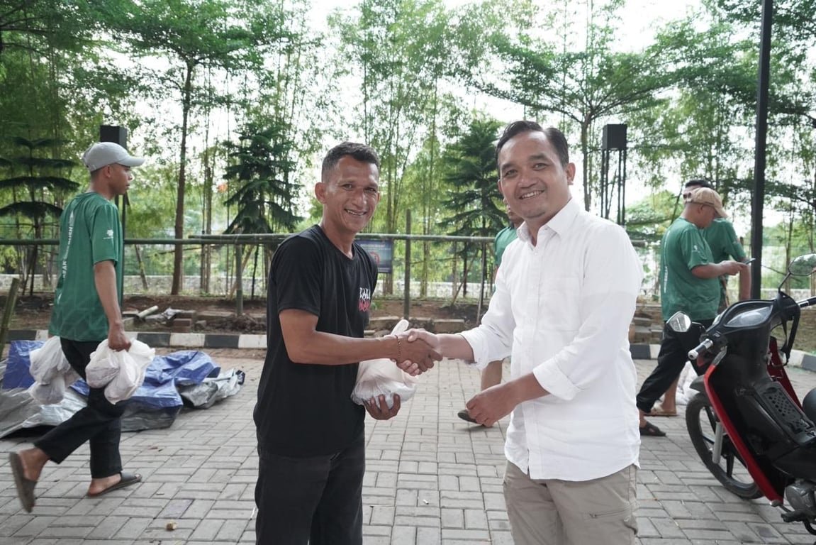 Momen Iduladha, LRT Jabodebek Distribusikan Daging Kurban kepada Warga & Yayasan Sekitar Operasional
