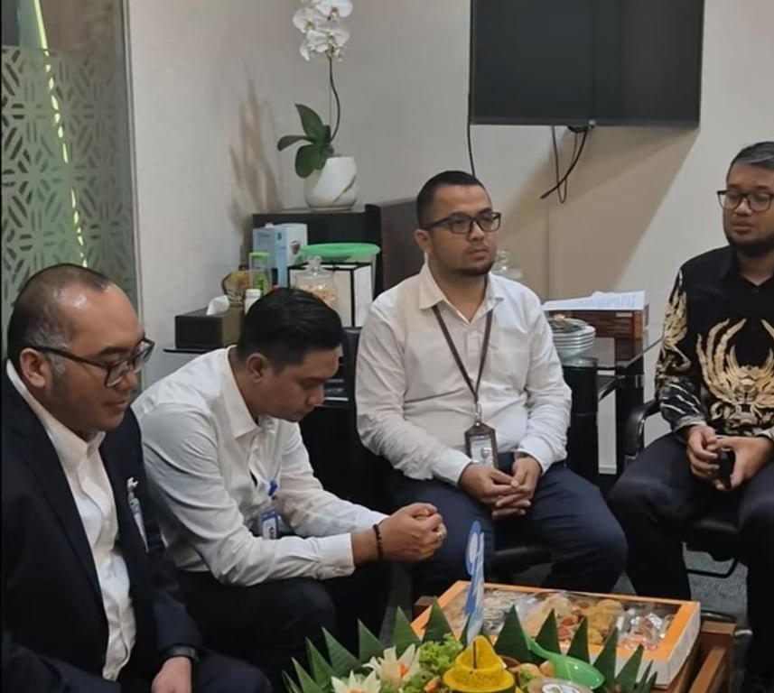 YBM BRI Region 6 Gelar Syukuran HUT ke-25 Secara Sederhana dan Penuh Kebersamaan YBM BRI Region 6 Gelar Syukuran HUT ke-25 Secara Sederhana dan Penuh Kebersamaan