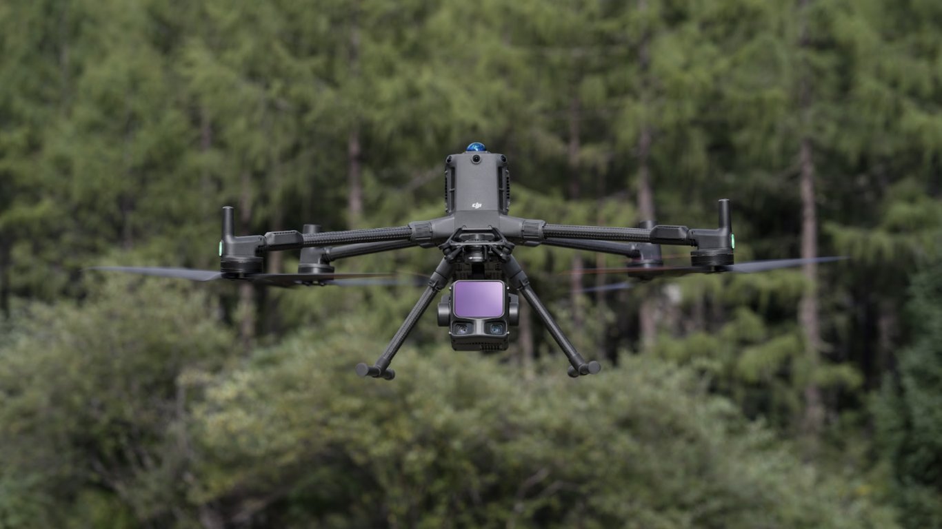 Inspeksi Aset Transmisi Listrik Berbasis Drone LiDAR Inspeksi Aset Transmisi Listrik Berbasis Drone LiDAR