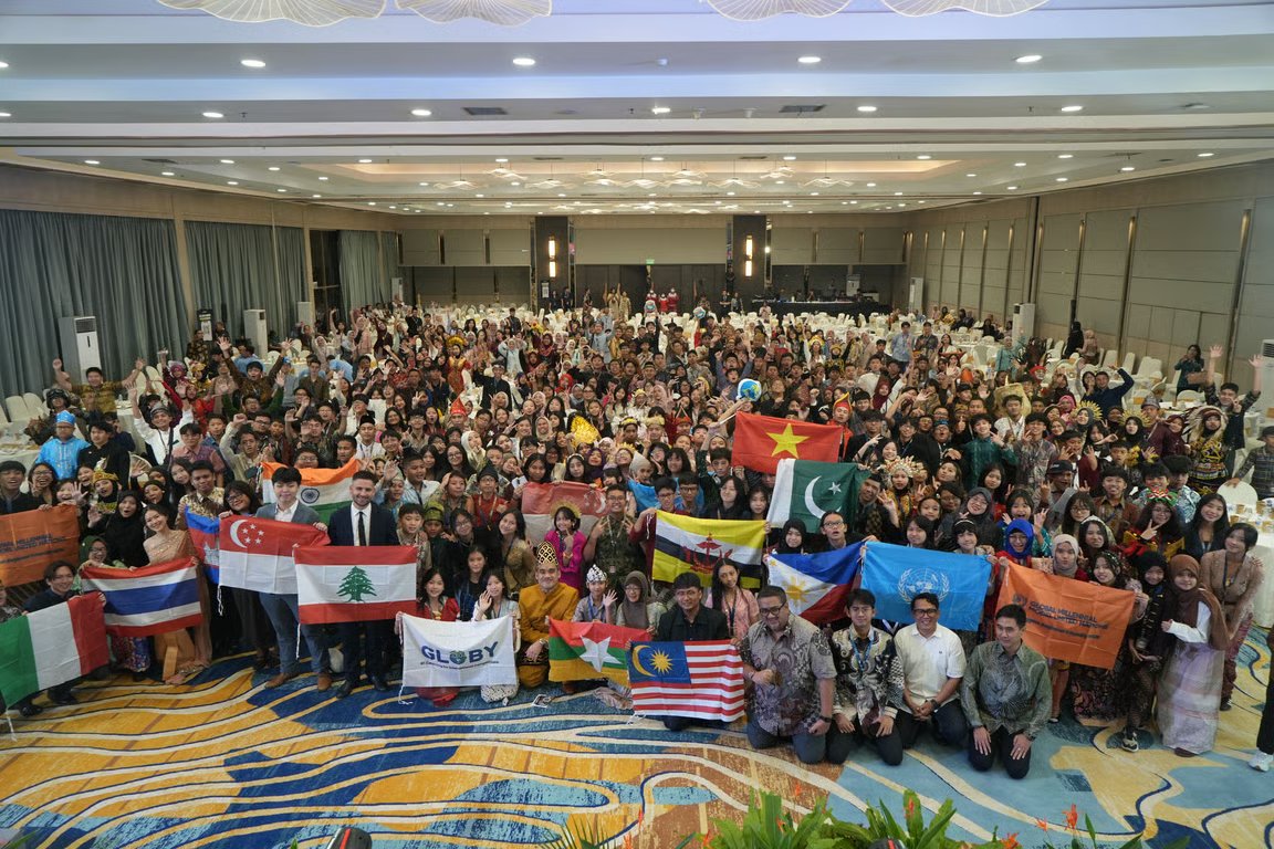 Global Millennial MUN 2026 Sukses Digelar di Jakarta dengan Lebih dari 1.000 Delegasi dari 10 Negara Bahas Masa Depan Berkelanjutan Global Millennial MUN 2026 Sukses Digelar di Jakarta dengan Lebih dari 1.000 Delegasi dari 10 Negara Bahas Masa Depan Berkelanjutan