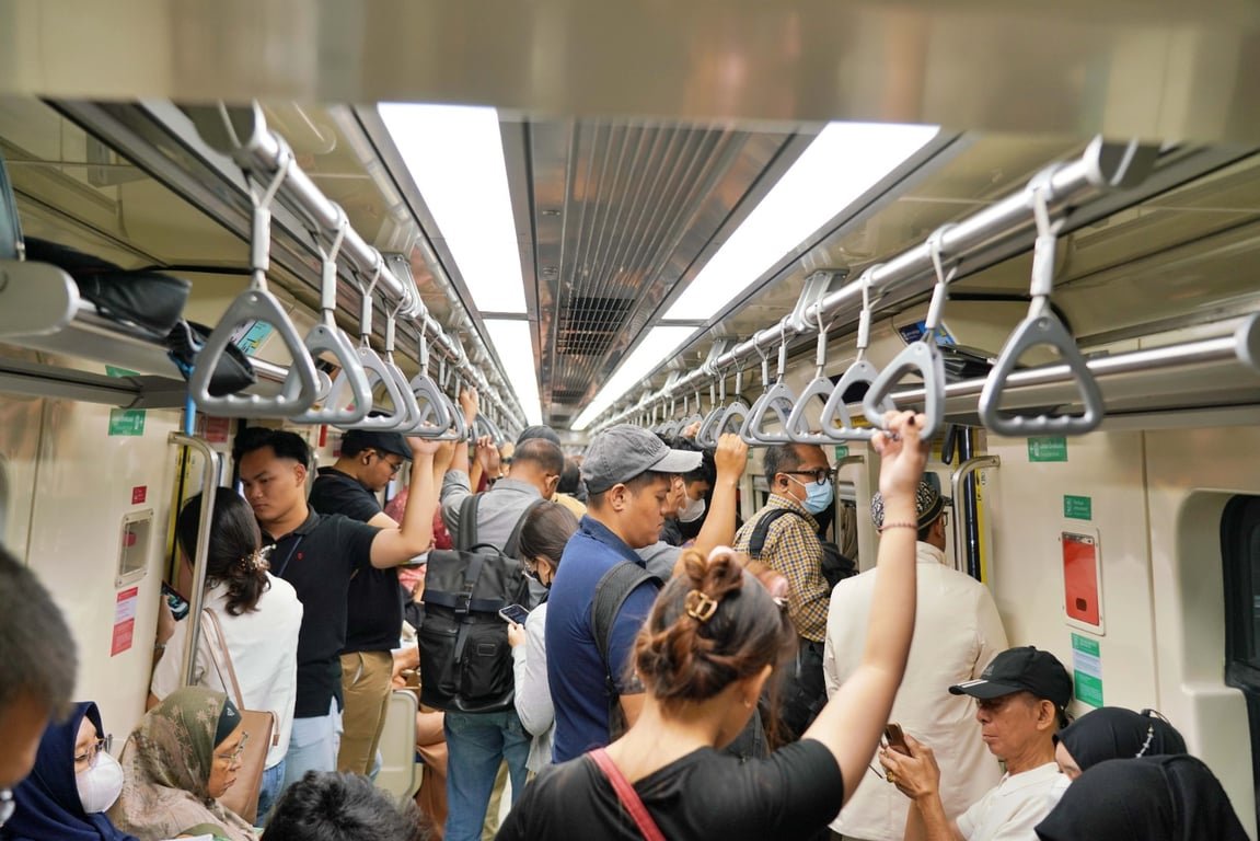 KLB Uji Coba LRT Jabodebek Mulai Dimanfaatkan Pengguna pada Jam Sibuk Pagi KLB Uji Coba LRT Jabodebek Mulai Dimanfaatkan Pengguna pada Jam Sibuk Pagi