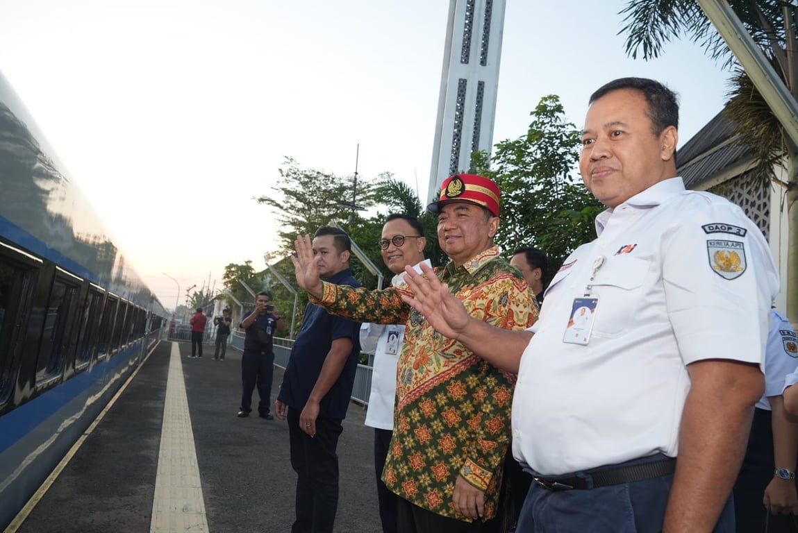 KA Cikuray Hadir dengan Rangkaian Baru, Relasi Garut – Pasar Senen Berangkat Perdana Hari Ini Dengan Okupansi Lebih Dari 100 Persen KA Cikuray Hadir dengan Rangkaian Baru, Relasi Garut – Pasar Senen Berangkat Perdana Hari Ini Dengan Okupansi Lebih Dari 100 Persen