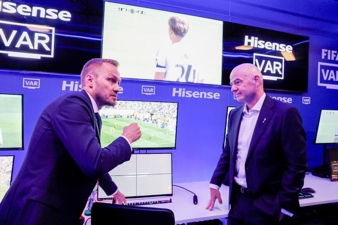 Hisense TV RGB-MiniLED Jadi Layar Resmi IBC Piala Dunia FIFA 2026™: Presiden FIFA Uji Langsung Sistem VAR Hisense TV RGB-MiniLED Jadi Layar Resmi IBC Piala Dunia FIFA 2026™: Presiden FIFA Uji Langsung Sistem VAR