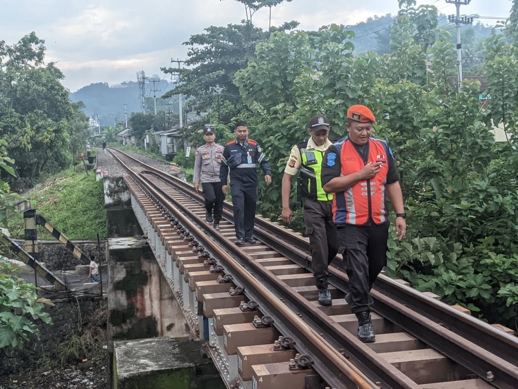 KAI Daop 2 Bandung Ajak Masyarakat Berperan Serta Jaga Keselamatan Perjalanan Kereta Api KAI Daop 2 Bandung Ajak Masyarakat Berperan Serta Jaga Keselamatan Perjalanan Kereta Api
