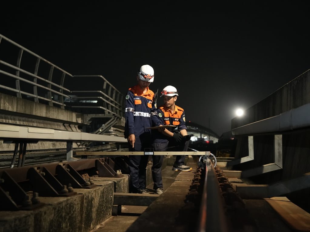 Mengenal Plinth Track, Struktur Jalan Rel yang Menjaga Keandalan LRT Jabodebek Mengenal Plinth Track, Struktur Jalan Rel yang Menjaga Keandalan LRT Jabodebek
