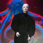 Dari Perkampungan Urban Jakarta Mendunia: Ikon Rock Legendaris Shirley Manson (Garbage) Kenakan Label Fashion Berkesadaran Asal Indonesia, Fuguku, di Atas Panggung