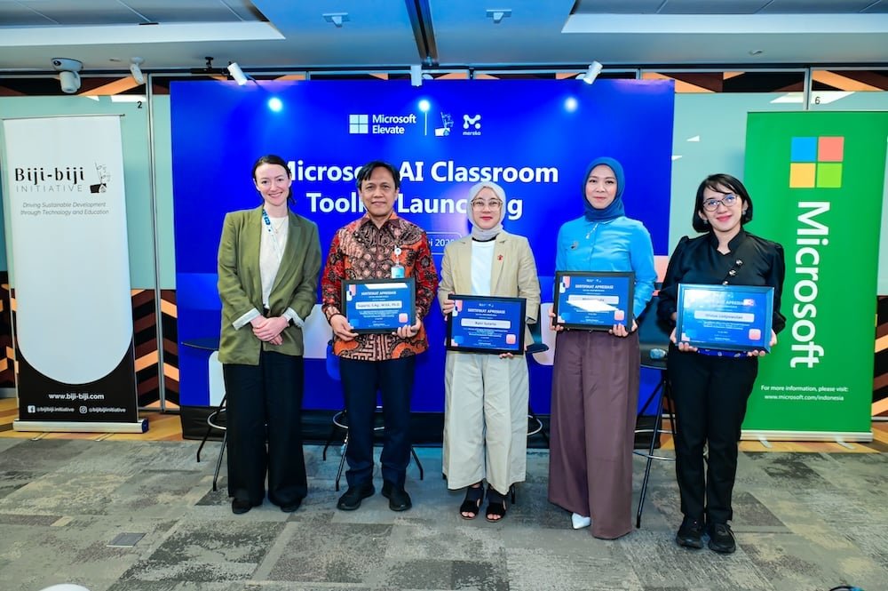 “Biji-biji Initiative” dan “Mereka” Perkuat Literasi AI di Sekolah Lewat Peluncuran Microsoft AI Classroom Toolkit “Biji-biji Initiative” dan “Mereka” Perkuat Literasi AI di Sekolah Lewat Peluncuran Microsoft AI Classroom Toolkit