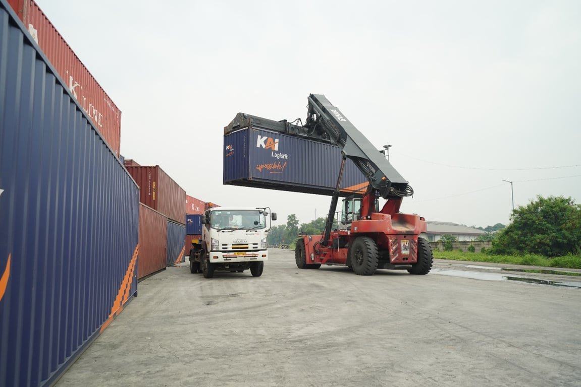 KAI Logistik Tingkatkan Daya Saing KA Kontainer, Perkuat Logistik Berkelanjutan KAI Logistik Tingkatkan Daya Saing KA Kontainer, Perkuat Logistik Berkelanjutan
