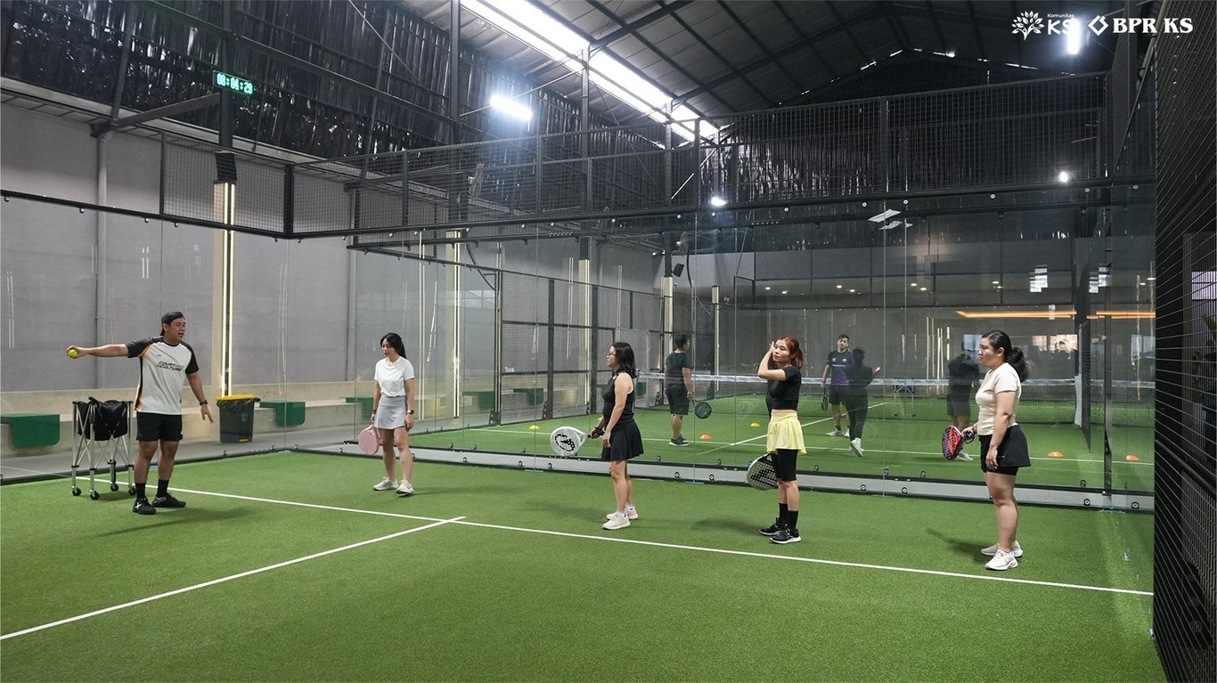 KS Padel Movement: Komunitas KS Ajak Nasabah BPR KS Aktif Bergerak di Lapangan Padel KS Padel Movement: Komunitas KS Ajak Nasabah BPR KS Aktif Bergerak di Lapangan Padel