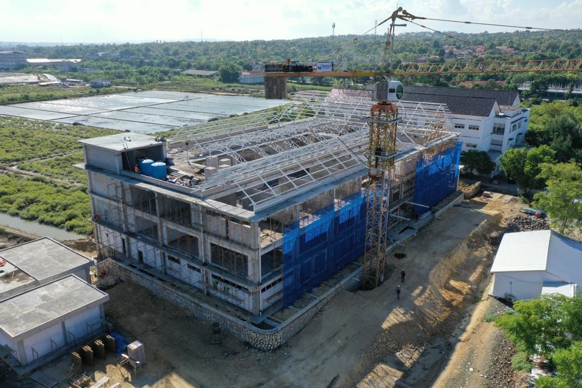 Menata Masa Depan dari Setiap Lantai: Pembangunan Gedung Baru Politeknik Negeri Madura Kian Berakselerasi Menata Masa Depan dari Setiap Lantai: Pembangunan Gedung Baru Politeknik Negeri Madura Kian Berakselerasi