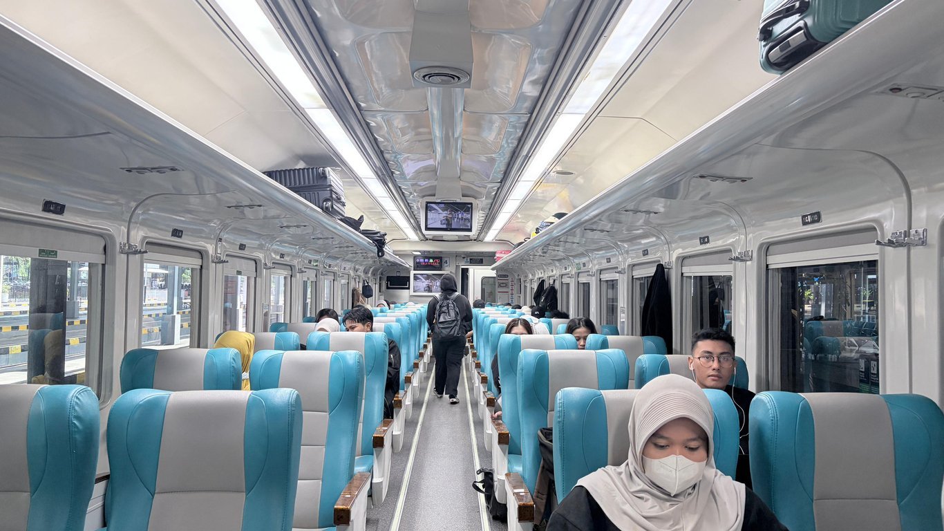 Hari Lahir Pancasila Jadi Penutup Momentum Libur Panjang, Mobilitas Pelanggan KA Tetap Ramai Hari Lahir Pancasila Jadi Penutup Momentum Libur Panjang, Mobilitas Pelanggan KA Tetap Ramai