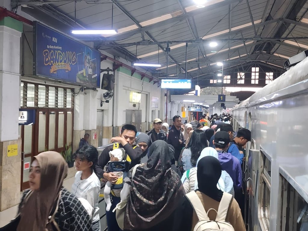 KAI Daop 2 Bandung Sampaikan Terima Kasih kepada Pelanggan, Libur Panjang Idul Adha 2026 Layani Lebih dari 130 Ribu Penumpang KAI Daop 2 Bandung Sampaikan Terima Kasih kepada Pelanggan, Libur Panjang Idul Adha 2026 Layani Lebih dari 130 Ribu Penumpang
