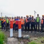 KAI Bersama Unsur Kewilayahan Perkuat Keselamatan dengan Penataan Akses Jalur Kereta di Kampung Cipondang KAI Bersama Unsur Kewilayahan Perkuat Keselamatan dengan Penataan Akses Jalur Kereta di Kampung Cipondang