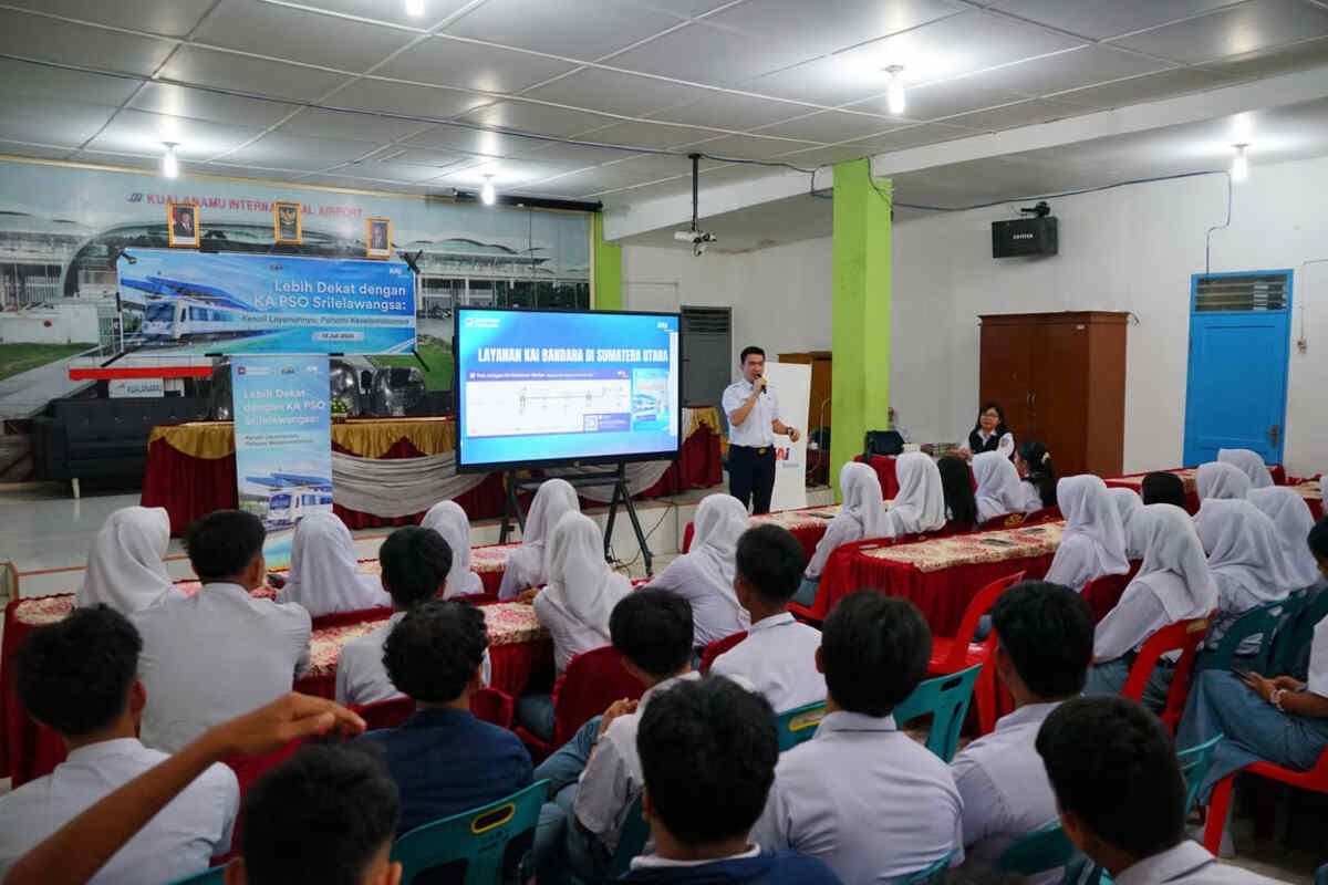 KAI Bandara Edukasi 150 Pelajar SMA Negeri 1 Lubuk Pakam tentang Keselamatan Perkeretaapian Sekaligus Perkenalkan Layanan Baru KAI Bandara Edukasi 150 Pelajar SMA Negeri 1 Lubuk Pakam tentang Keselamatan Perkeretaapian Sekaligus Perkenalkan Layanan Baru