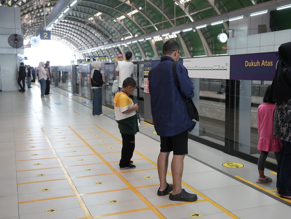 Keselamatan Pengguna di LRT Jabodebek, Mengapa Kebiasaan Sederhana Tidak Boleh Diabaikan? Keselamatan Pengguna di LRT Jabodebek, Mengapa Kebiasaan Sederhana Tidak Boleh Diabaikan?