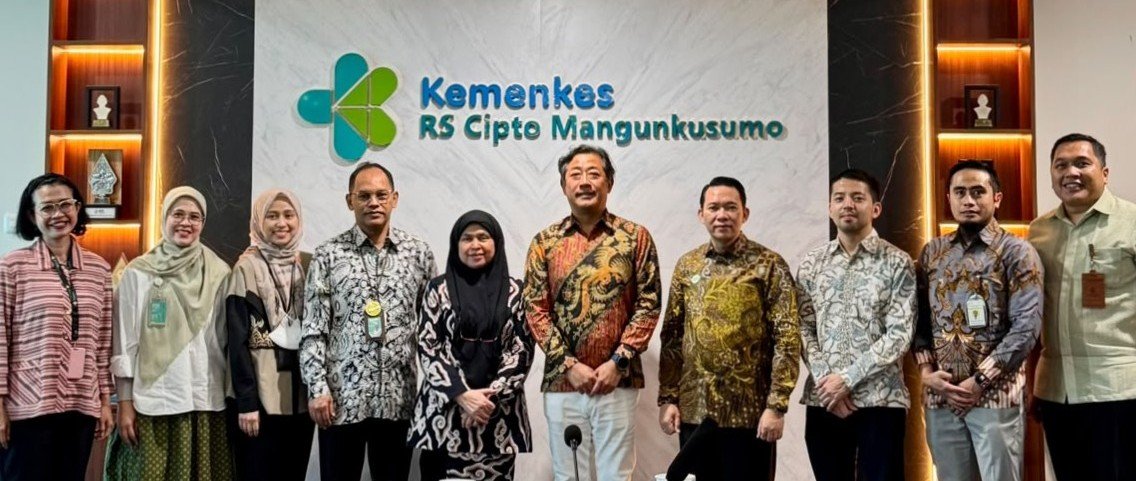 CUC dan RSCM Memperkuat Kemitraan Strategis di Bidang Oftalmologi: Mempercepat Penanganan Kelainan Refraksi yang Mengakibatkan Kerugian Produktivitas Global Senilai US1 Miliar per Tahun CUC dan RSCM Memperkuat Kemitraan Strategis di Bidang Oftalmologi: Mempercepat Penanganan Kelainan Refraksi yang Mengakibatkan Kerugian Produktivitas Global Senilai US1 Miliar per Tahun