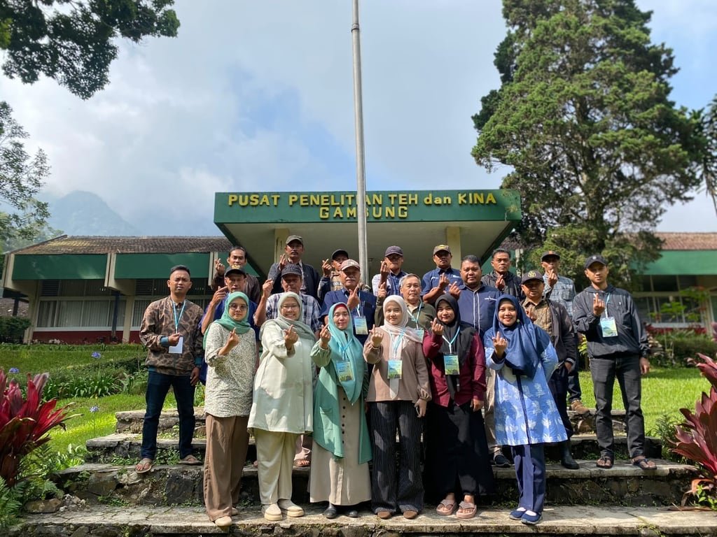 Holding Perkebunan Nusantara Perkuat Kompetensi Petani melalui Kelas Budidaya Teh Holding Perkebunan Nusantara Perkuat Kompetensi Petani melalui Kelas Budidaya Teh