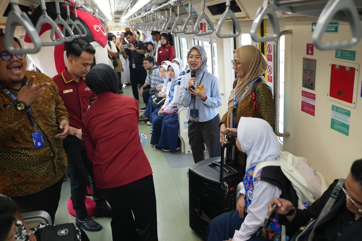 Hari Anak Nasional, LRT Jabodebek Jadikan Transportasi Publik sebagai Ruang Belajar bagi Anak Penyandang Disabilitas Hari Anak Nasional, LRT Jabodebek Jadikan Transportasi Publik sebagai Ruang Belajar bagi Anak Penyandang Disabilitas
