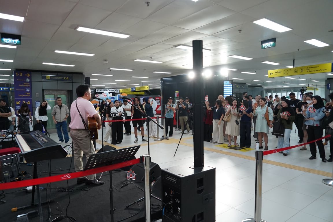 LRT Jabodebek Ubah Stasiun Menjadi Ruang Publik, Music on Track Hadirkan Pengalaman Baru bagi Pengguna LRT Jabodebek Ubah Stasiun Menjadi Ruang Publik, Music on Track Hadirkan Pengalaman Baru bagi Pengguna