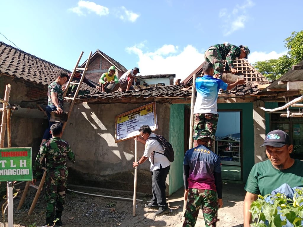 Lima Rumah Warga Berubah Lebih Layak, TMMD Kodim 0726/Sukoharjo Tunjukkan Aksi Nyata Bangun Kesejahteraan Desa Lima Rumah Warga Berubah Lebih Layak, TMMD Kodim 0726/Sukoharjo Tunjukkan Aksi Nyata Bangun Kesejahteraan Desa