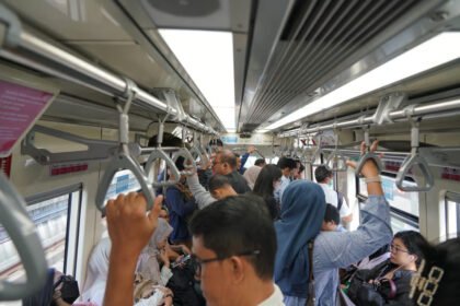 Jelang Tiga Tahun Beroperasi, LRT Jabodebek Cetak Rekor 3 Juta Pengguna dalam Sebulan Jelang Tiga Tahun Beroperasi, LRT Jabodebek Cetak Rekor 3 Juta Pengguna dalam Sebulan
