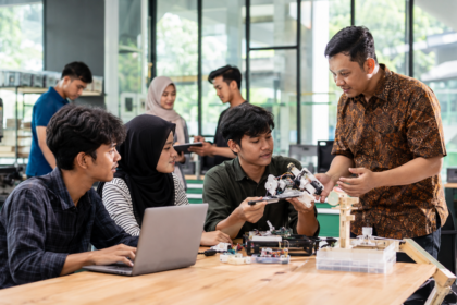 Peran Inkubator Kampus dalam Mencetak Pengusaha Muda Berdaya Saing Global Peran Inkubator Kampus dalam Mencetak Pengusaha Muda Berdaya Saing Global