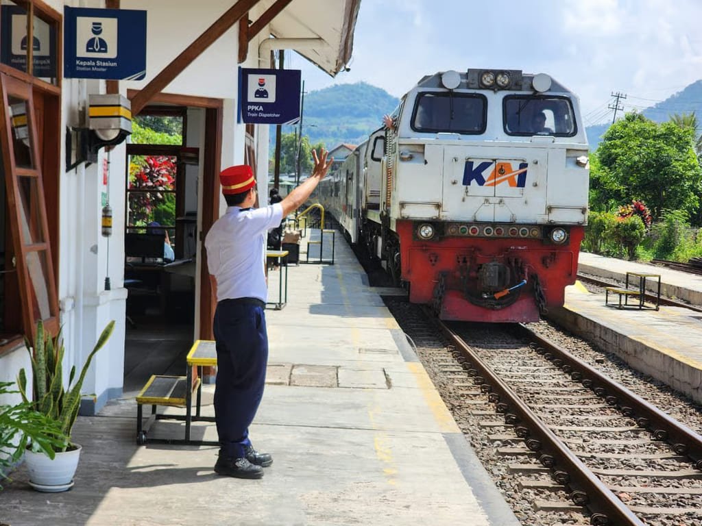 Semester I 2026, Ketepatan Waktu Keberangkatan KA Penumpang Daop 2 Bandung Capai 99,85 Persen Semester I 2026, Ketepatan Waktu Keberangkatan KA Penumpang Daop 2 Bandung Capai 99,85 Persen